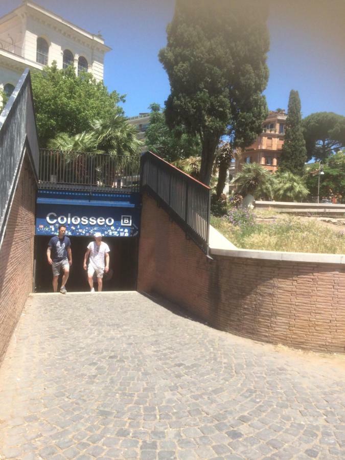 Casa Vacanza Colosseo Whole Holiday Home Apartment Da Pamino & Priscilla Rom Exterior foto